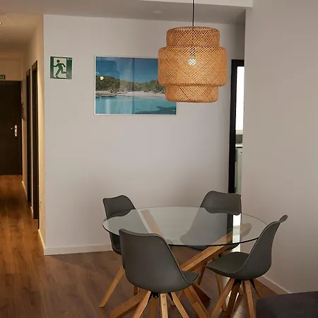 Arts 4 - Private Sunny Terrace & 2 Baths *