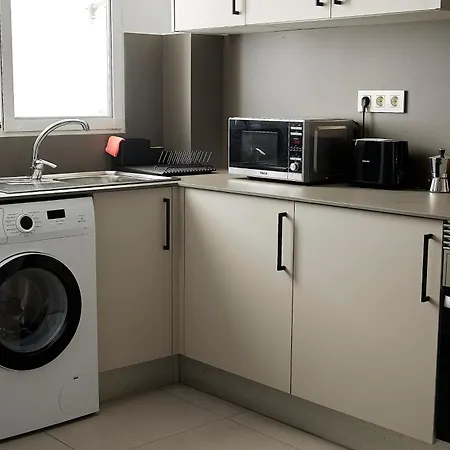 Arts 4 - Private Sunny Terrace & 2 Baths Apartment