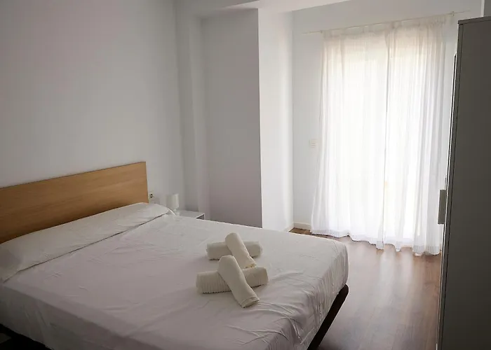 Arts 4 - Private Sunny Terrace & 2 Baths *