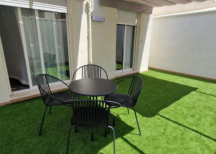 Arts 4 - Private Sunny Terrace & 2 Baths *