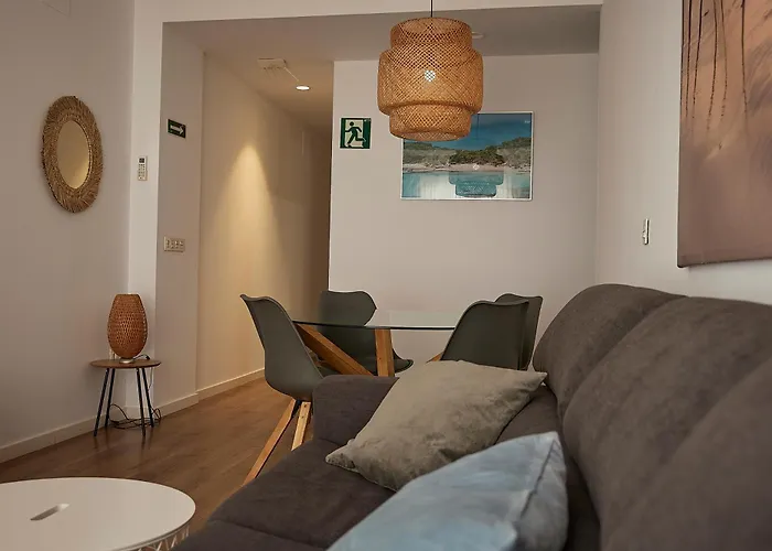 Arts 4 - Private Sunny Terrace & 2 Baths *