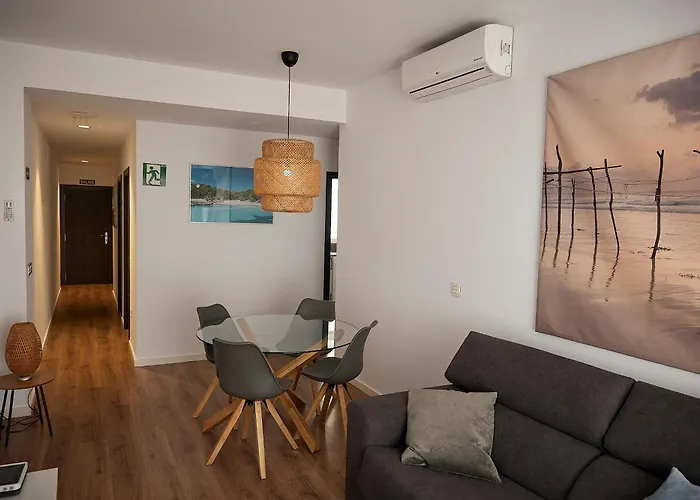 Arts 4 - Private Sunny Terrace & 2 Baths