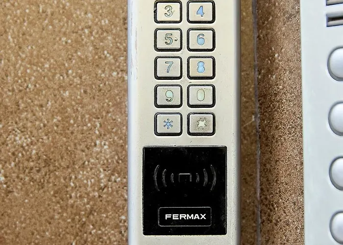 Arts 4 - Private Sunny Terrace & 2 Baths Apartamento *